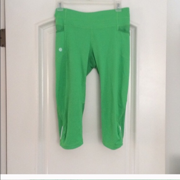 Athleta Kelly Green Crops