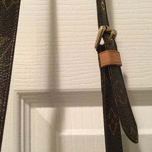 Louis Vuitton monogram shoulder strap authentic