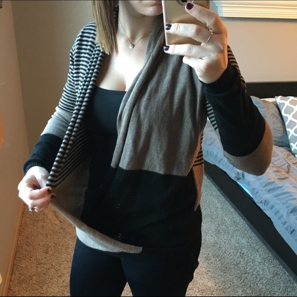 🎀Mocha/Black Open Draped long sleeved sweater - Picture 2 of 3