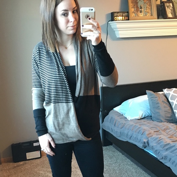 🎀Mocha/Black Open Draped long sleeved sweater - Picture 3 of 3