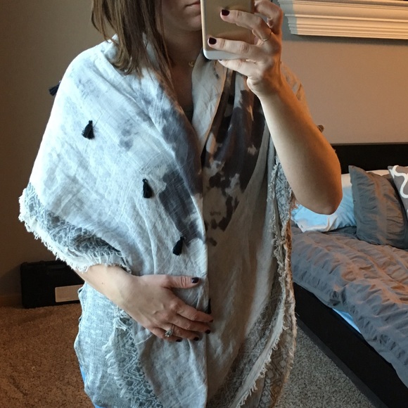 Reserved
🎀Cowhide Patterned Black tasseled scarf - Picture 2 of 3