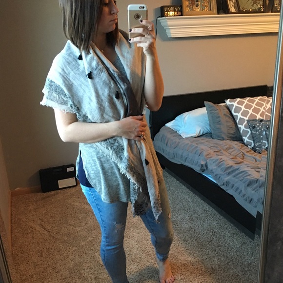 Reserved
🎀Cowhide Patterned Black tasseled scarf - Picture 3 of 3