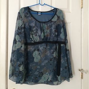 Blue flower print top
