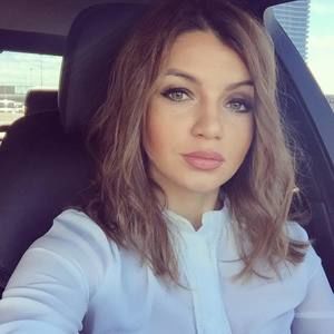 Meet your Posher, Emilia