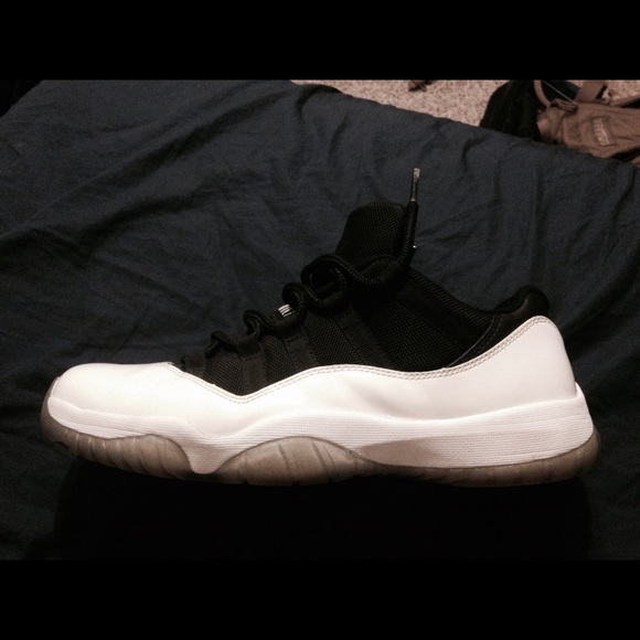 Jordan 11 low Tuxedo - Picture 1 of 4