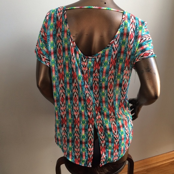 NWT Split Back Aztec Print Top - Picture 2 of 3