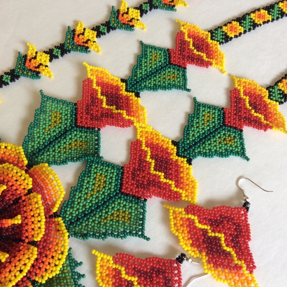 Huichol Necklace, Bracelet and Earrings Set - Picture 3 of 4