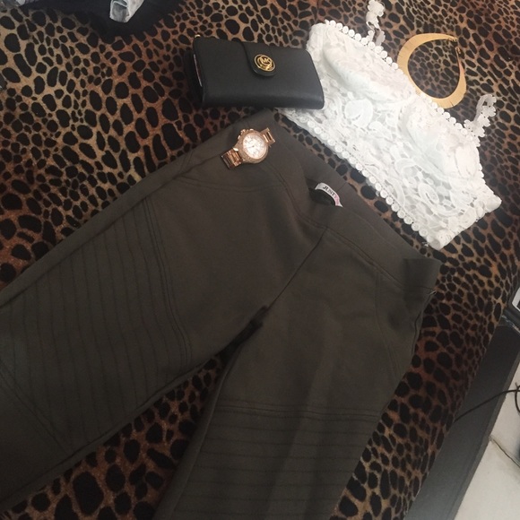 1 DAY SALE Lace Bustier with matching skirt - Picture 2 of 4