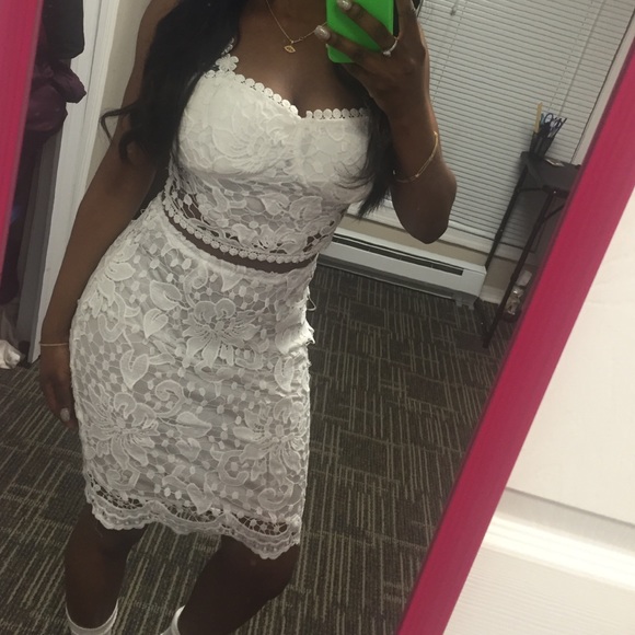 1 DAY SALE Lace Bustier with matching skirt - Picture 4 of 4