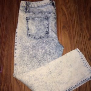 ACID WASH SKINNY JEANS**