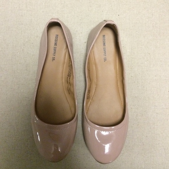 Flat shoes