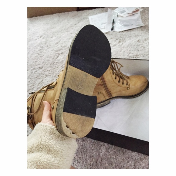 💥SOLD💥 Tan combat boots - Picture 3 of 4