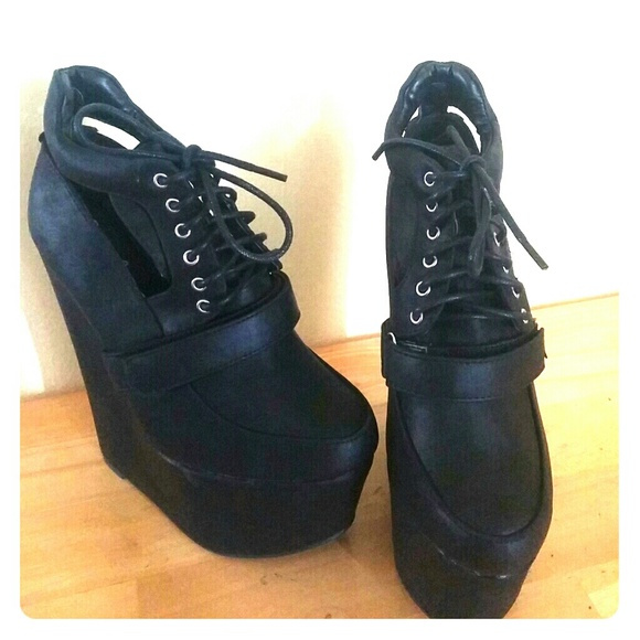 LEATHER BIKER WEDGES