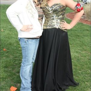 Size 12 Tony Bowl Prom Dress