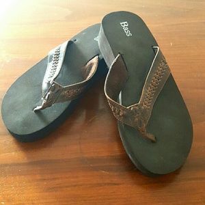 Bass wedge flip flops