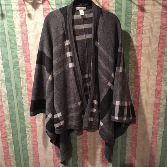 Gorgeous sweater shawl poncho