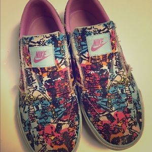 Nike Graffiti slip on sneaker