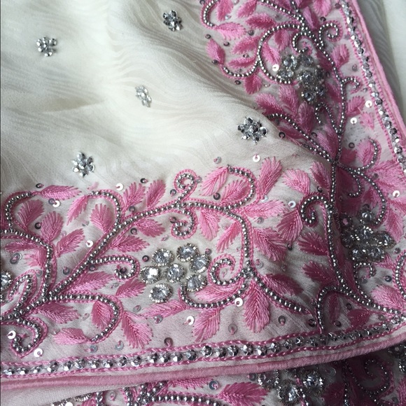 Brand new cream sari Indian - Picture 2 of 4