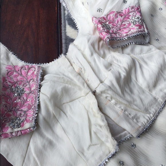 Brand new cream sari Indian - Picture 3 of 4