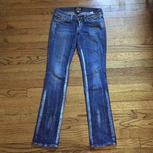 2/26 Lucky Brand Jeans