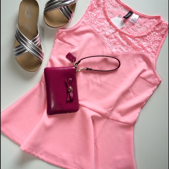 H&M Tops - 🔅HP🔅 H&M Divided Pink Peplum Top