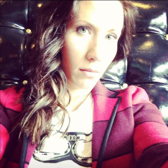 Meet your Posher, Stefanie - Picture 2 of 4