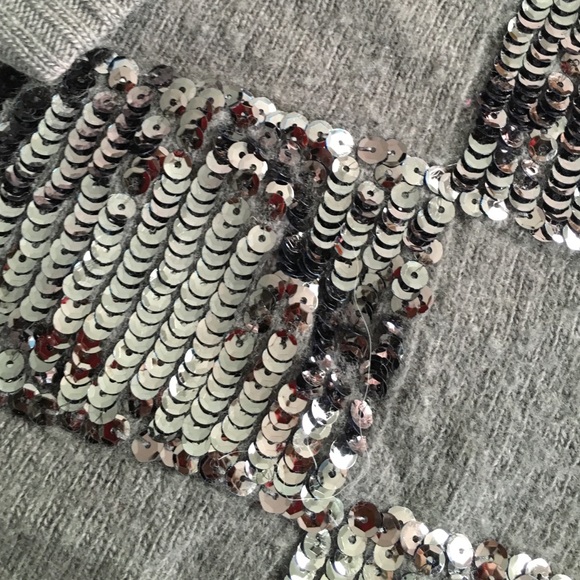 sweater - Picture 3 of 4