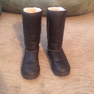 Dark brown winter boots