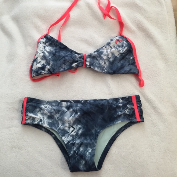 NWOT Reversible Nike Bikini