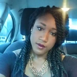 Meet your Posher, Larissa