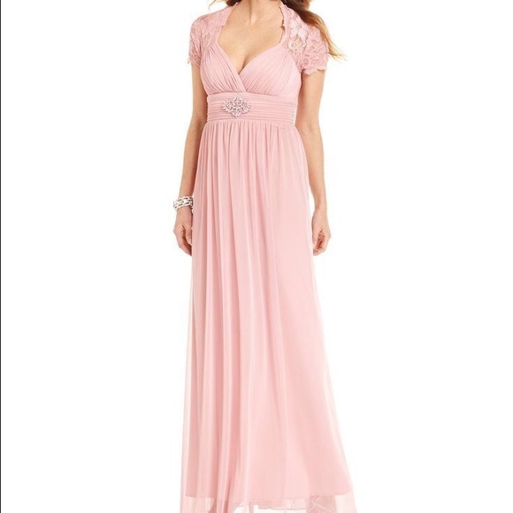 Betsy & Adam Short-sleeve lace gown in pink rose - Picture 1 of 2