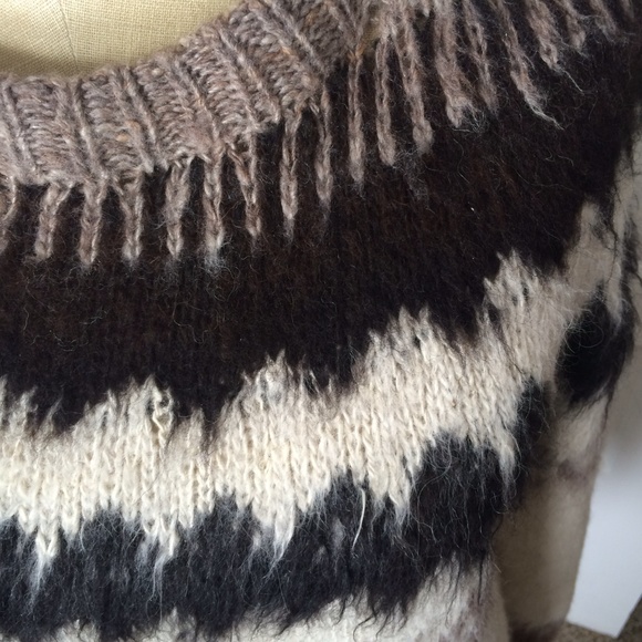Vintage Bolivian 100% Alpaca Sweater - Picture 2 of 4