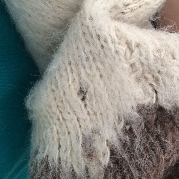 Vintage Bolivian 100% Alpaca Sweater - Picture 4 of 4