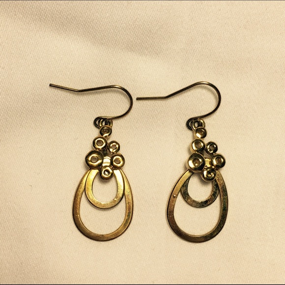 Gold earrings - Picture 1 of 1