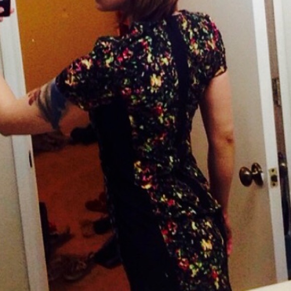 🌸Black dress with floral pattern 🌸 - Picture 2 of 3