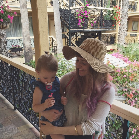 Meet your Posher, Sierra - Picture 2 of 2