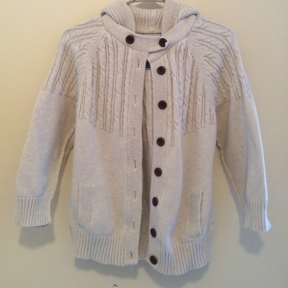 American Eagle quarter sleeve hooded sweater.
