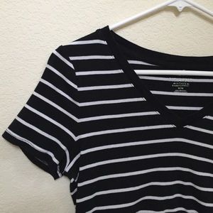 merona classic black and white striped v-neck tee
