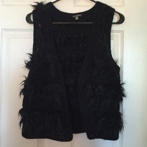 Knitted/faux fur black vest