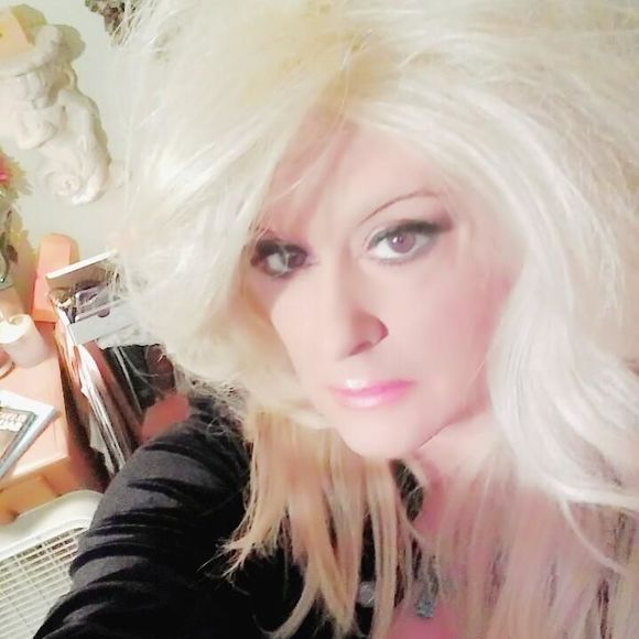 Meet your Posher, Julie - Picture 1 of 1