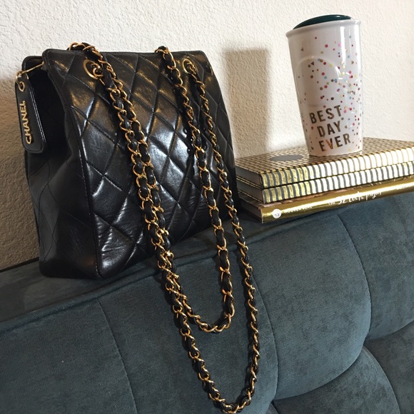 AUTHENTIC VINTAGE CHANEL LAMBSKIN ZIP SHOULDER BAG - Picture 3 of 4