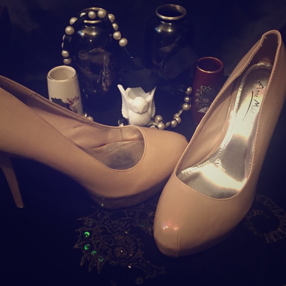Anne Michelle Heels