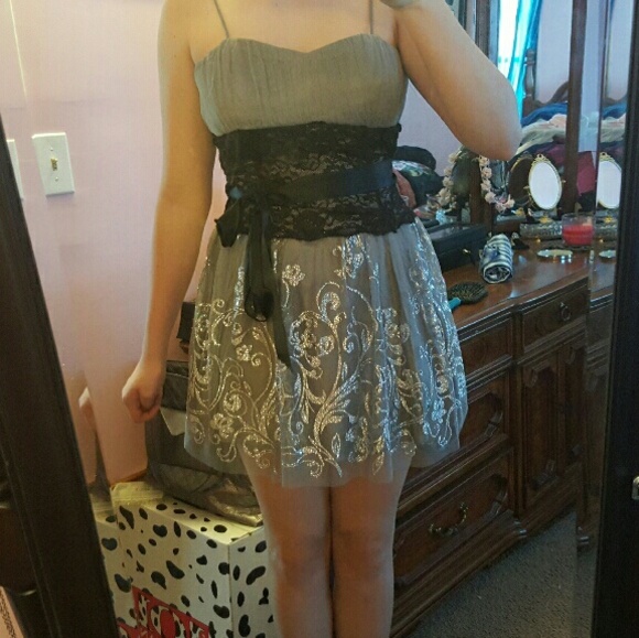 Dress - Picture 2 of 2
