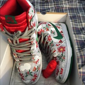 Nike SB "Ugly Christmas sweater"