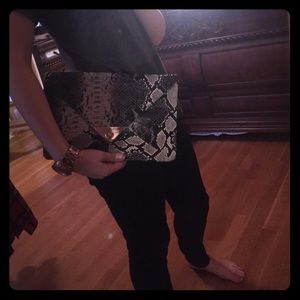 Snake print clutch. Never been used. Brand new