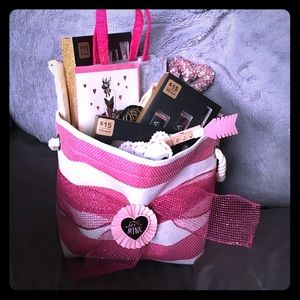 3 piece makeup bundle with lots of extras