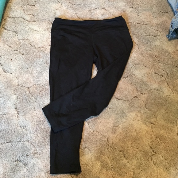 Dri-fit style cropped yoga pants