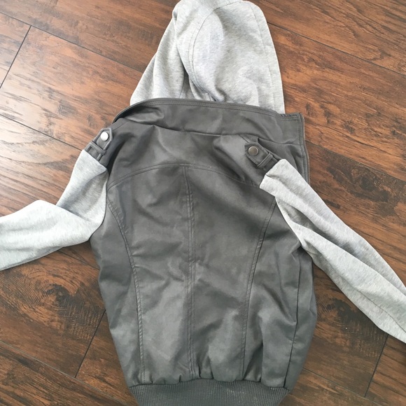 Leather jacket - Picture 3 of 3