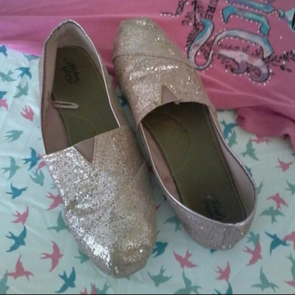 Two pair of flats - Picture 2 of 3