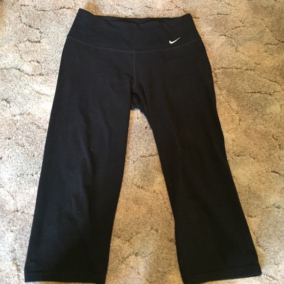 Crop Nike pants